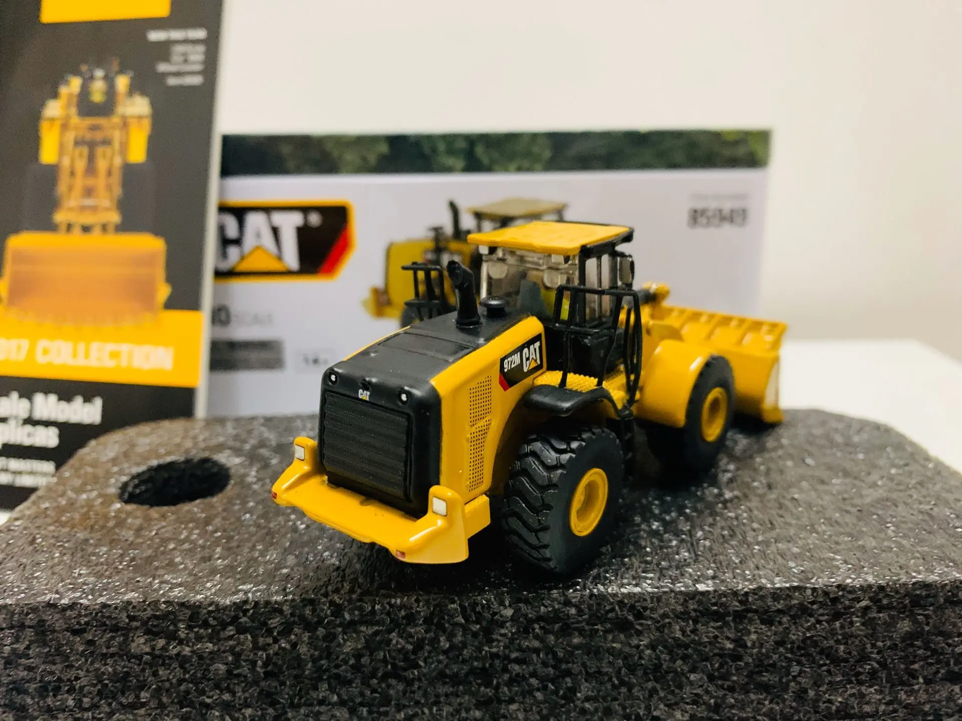 DM 972M Wheel Loader 1/87 Scale Metal By DieCast Masters 85949 Collectible Model New in Box