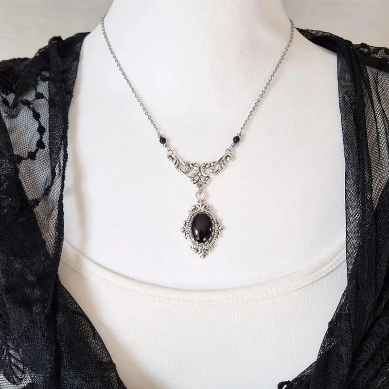 Collar de flor de lis medieval de ónix negro gótico victoriano Stee de piedra negra natural