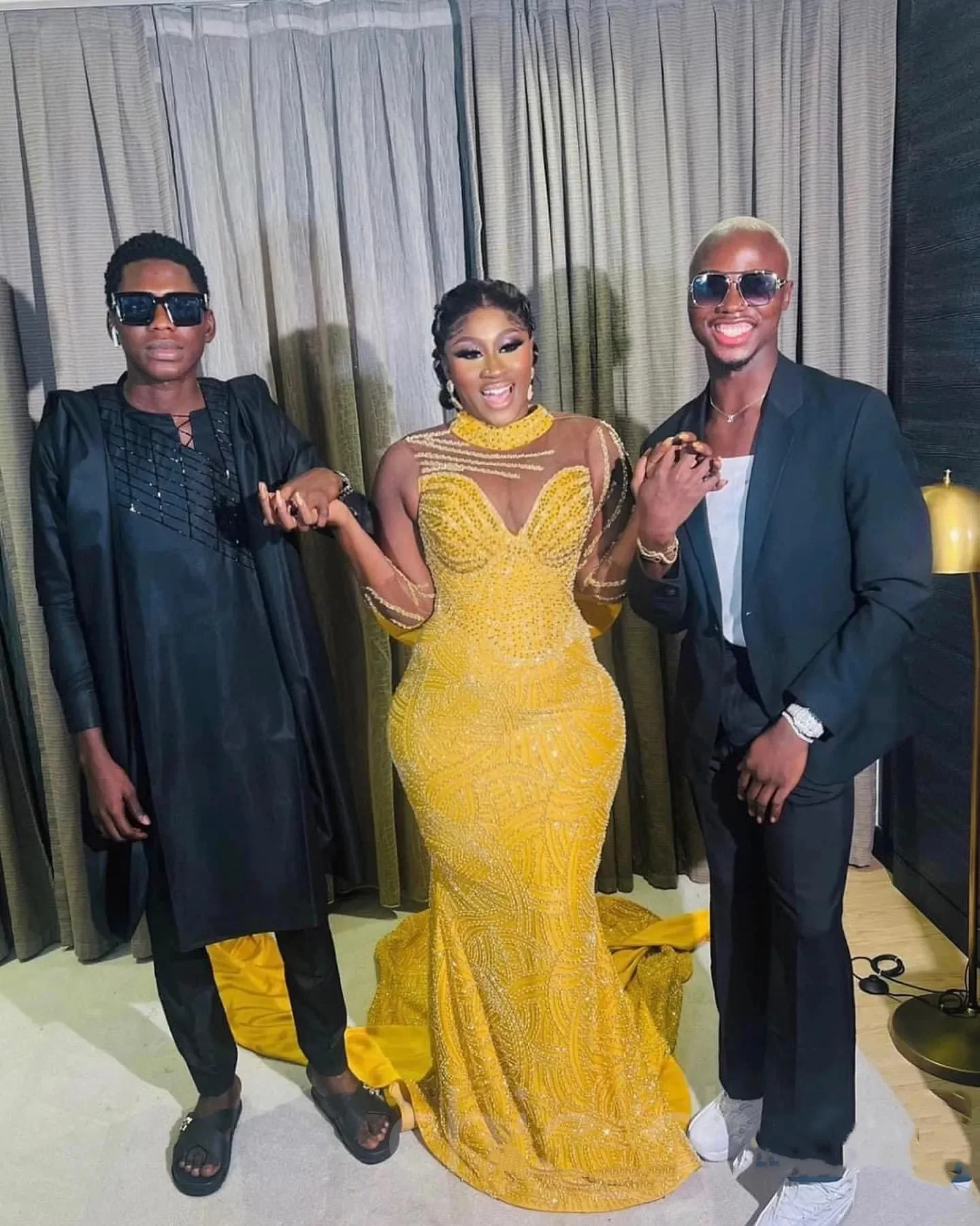 Splendido e lucido abito da ballo a sirena giallo Occasioni speciali Abito da sera formale con fiocco a maniche lunghe taglie forti Personalizzato