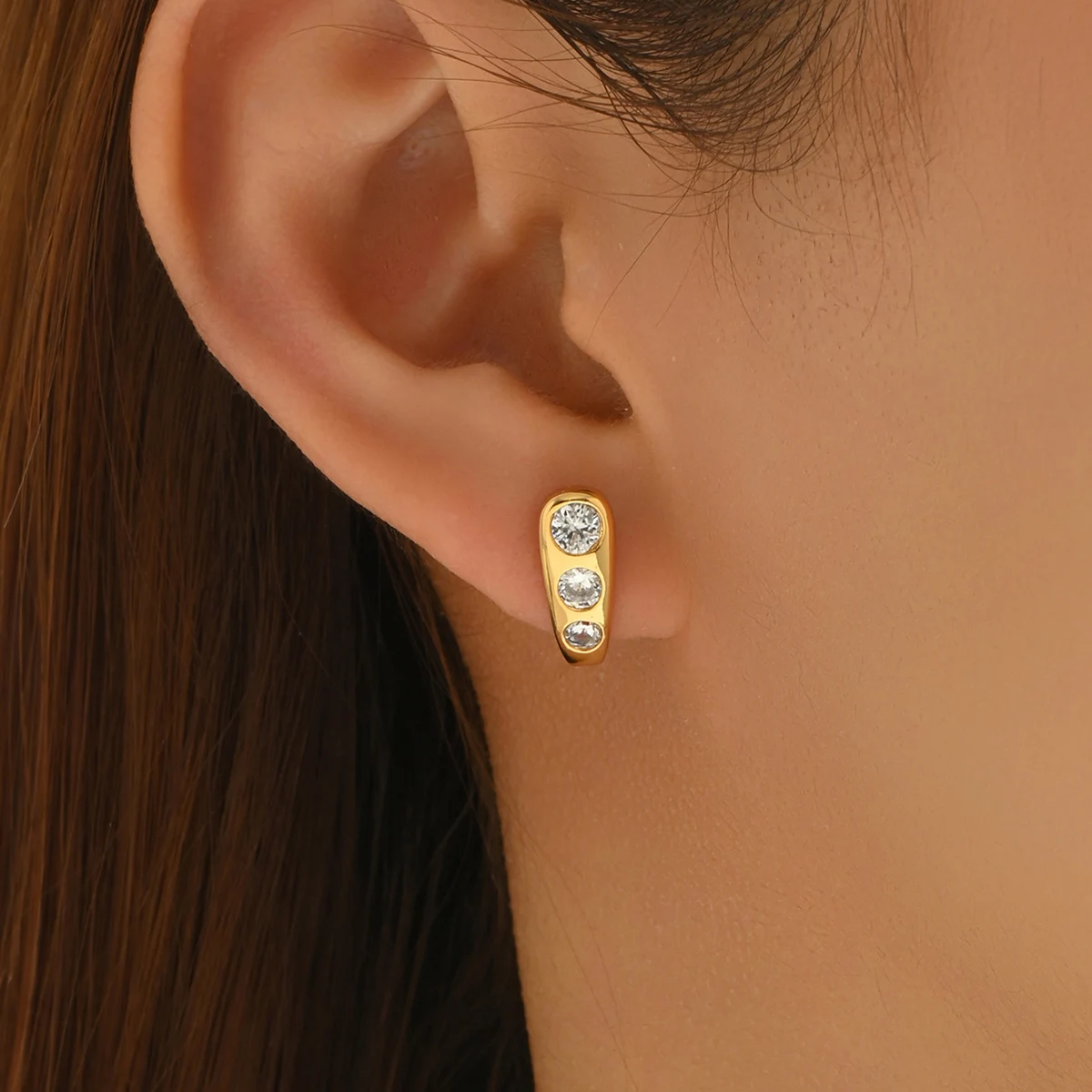 Minimalistische 18K vergoldete Edelstahl-Mini-Ohrstecker mit Zirkonia für Damen, Alltagsmode-Schmuck, Geschenk