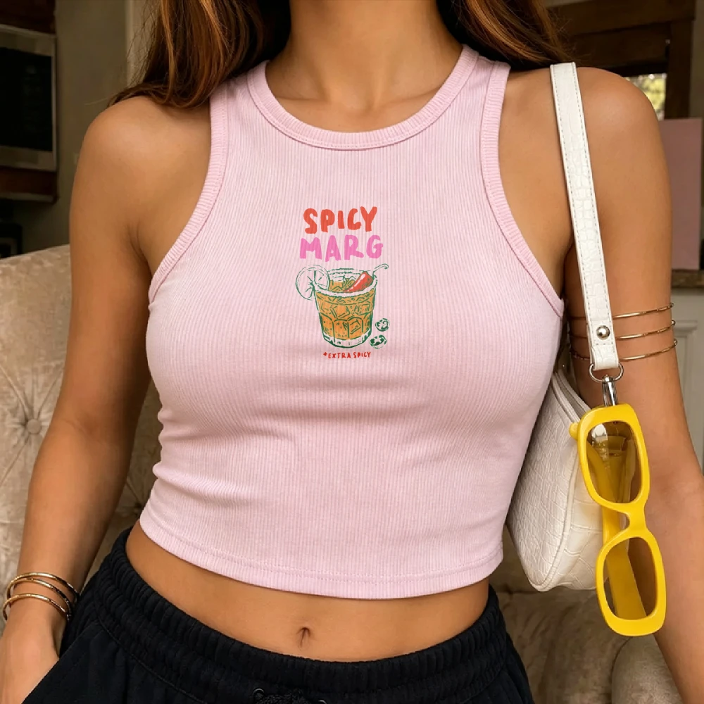 Ärmelloses schwarzes geripptes Crop-Top-Sweatshirt mit farbenfroher Cocktail-Illustration, würzigem Marg-Text, Limetten-Chili-Pfeffer-Glasbecher und zusätzlichem Etikett