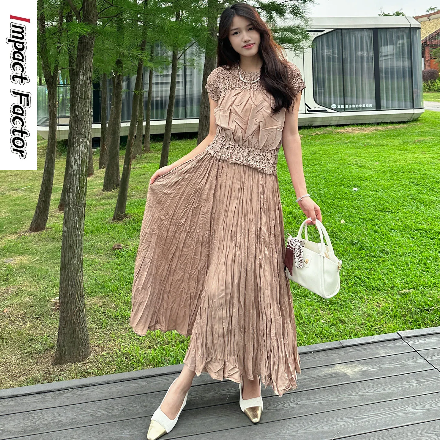 

Khaki Wears A Complete Set of Miyake Summer Texture Short-sleeved Tops High-waisted A-shaped Skirts Pleated Sets