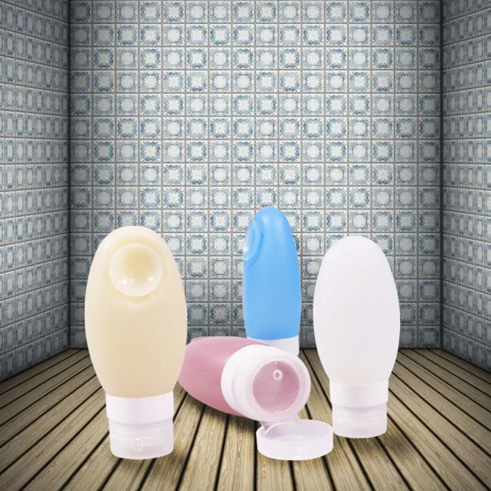 زجاجة فارغة محمولة للسفر من السيليكون مع أكواب شفط وغسول وشامبو ومستحضرات تجميل وزجاجات قابلة لإعادة الملء وسبليت
