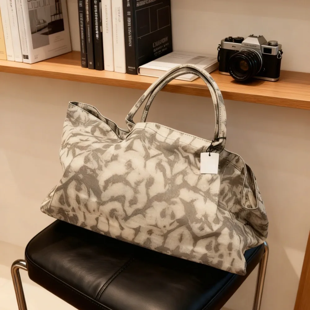 

Fashion Grey Printed Canvas Handbag Women's High-quality Sports And Fitness Bag Large Capacity Tote Bag Commuting Shoulder Bag