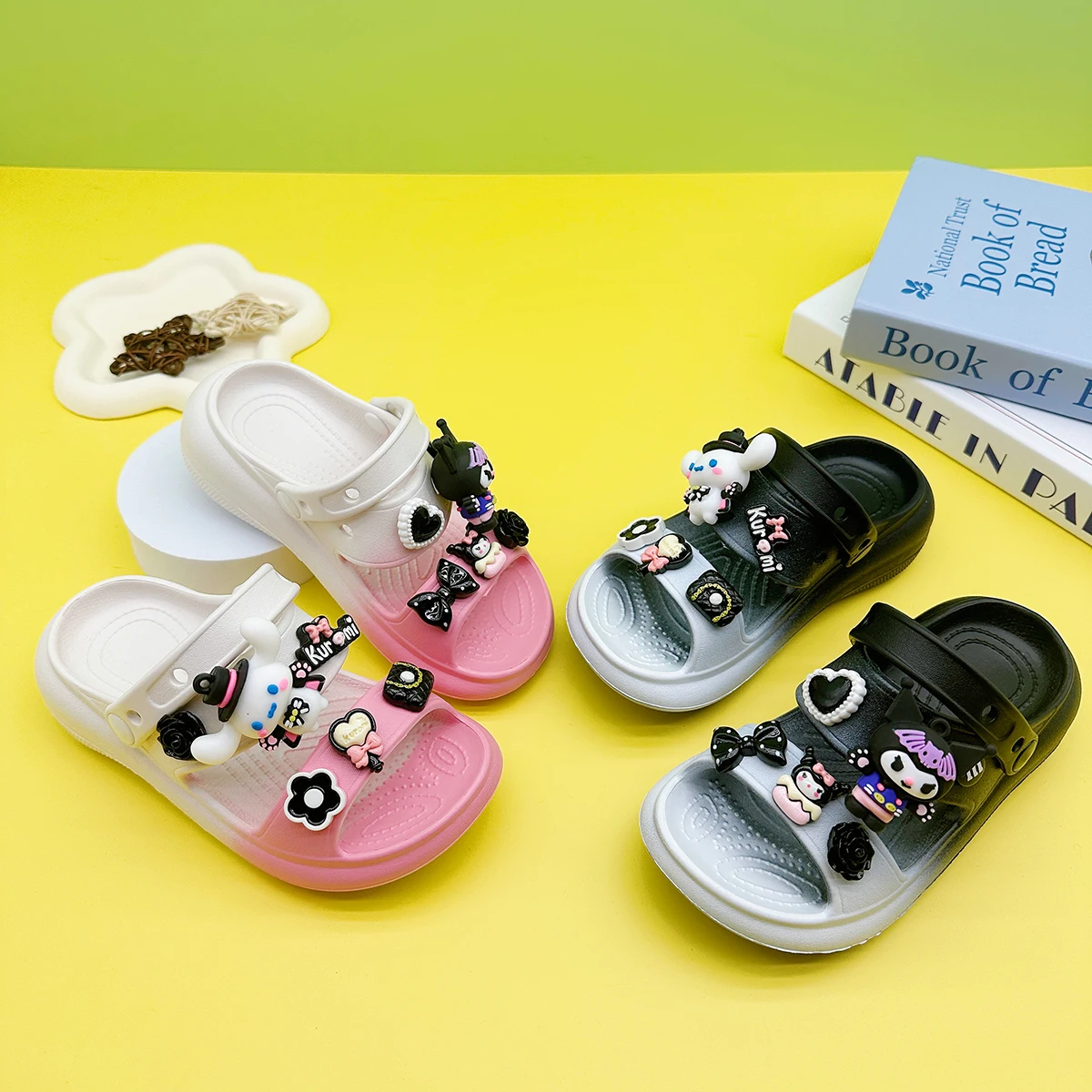

Fashion Popular Cartoon Cinnamon Dog Slippers New Flats Bottom Boys and Girls Non-Slip Soft Bottom Sandals 811
