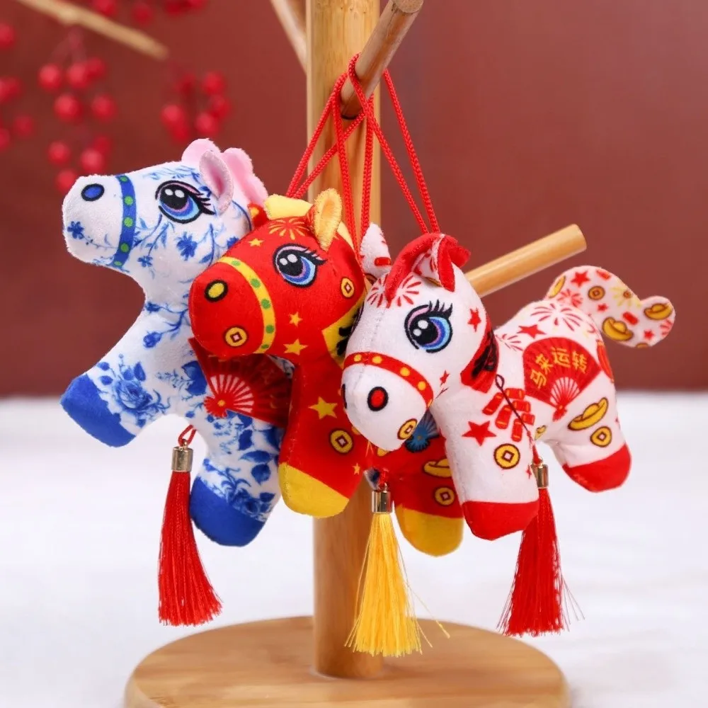 Schattige pluche paard pop hanger 11/13/16/24CM 2026 jaar van paard knuffeldier paard antiek levensecht paard ornament sleutelhouder