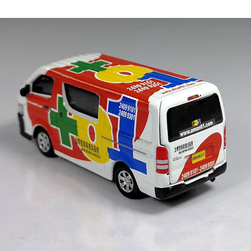 เล็กๆ 1:64 Scale Alloy HongKong Hiace +01 Moving Van Bus Diecast Miniatureของเล่นรถจําลองคลาสสิกของสะสมของที่ระลึก
