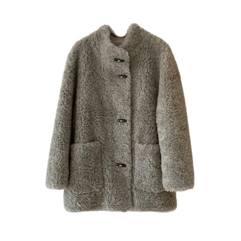 Nuovo cappotto di pelliccia integrato in pelliccia di pecora da donna dal design medio-lungo con fibbia in corno di mucca