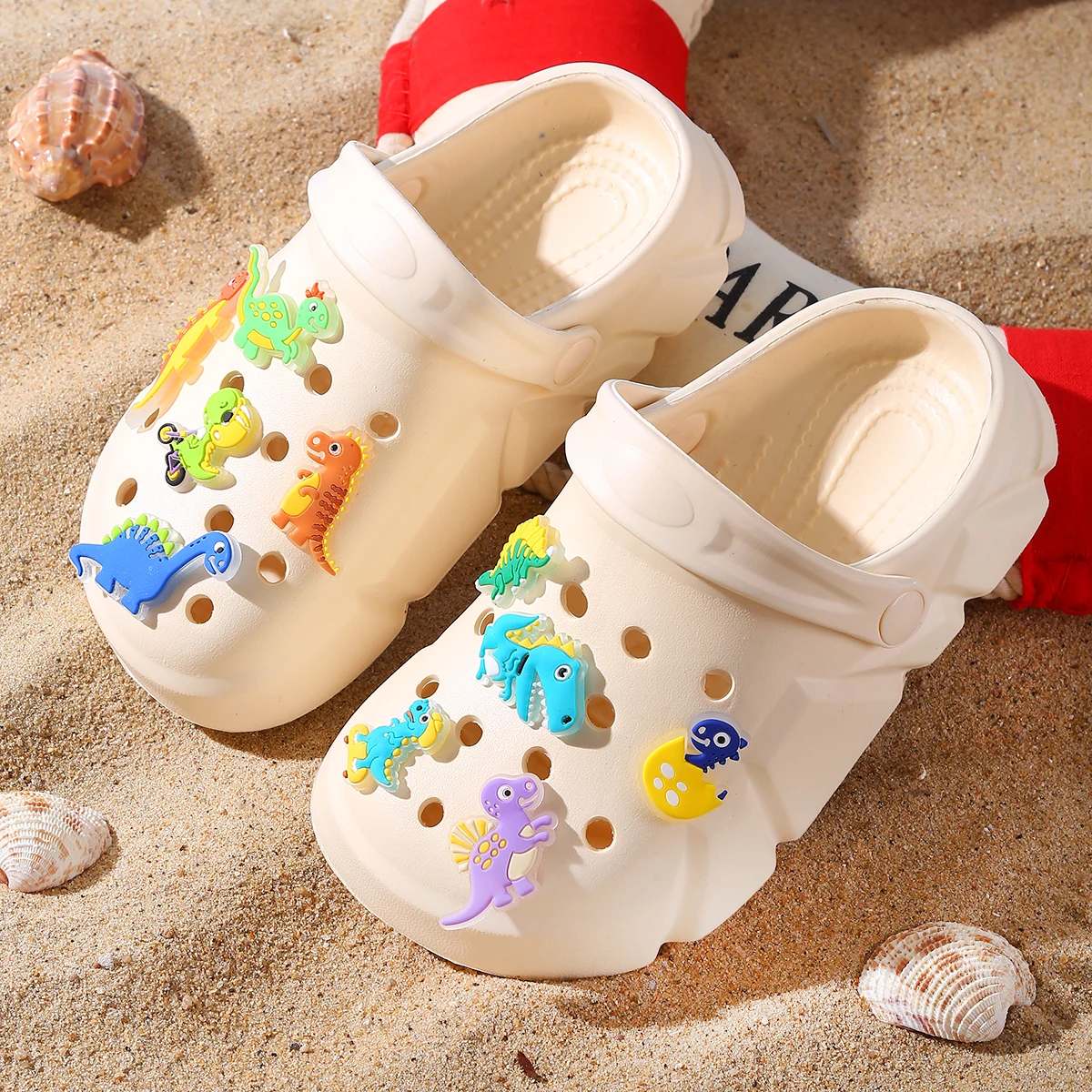 Atmungsaktive Freizeit-Clogs für Jungen mit leuchtender Cartoon-Dinosaurier-Dekoration, leichte Clogs für Dusche, Strand und Pool 3057 – Detail 16