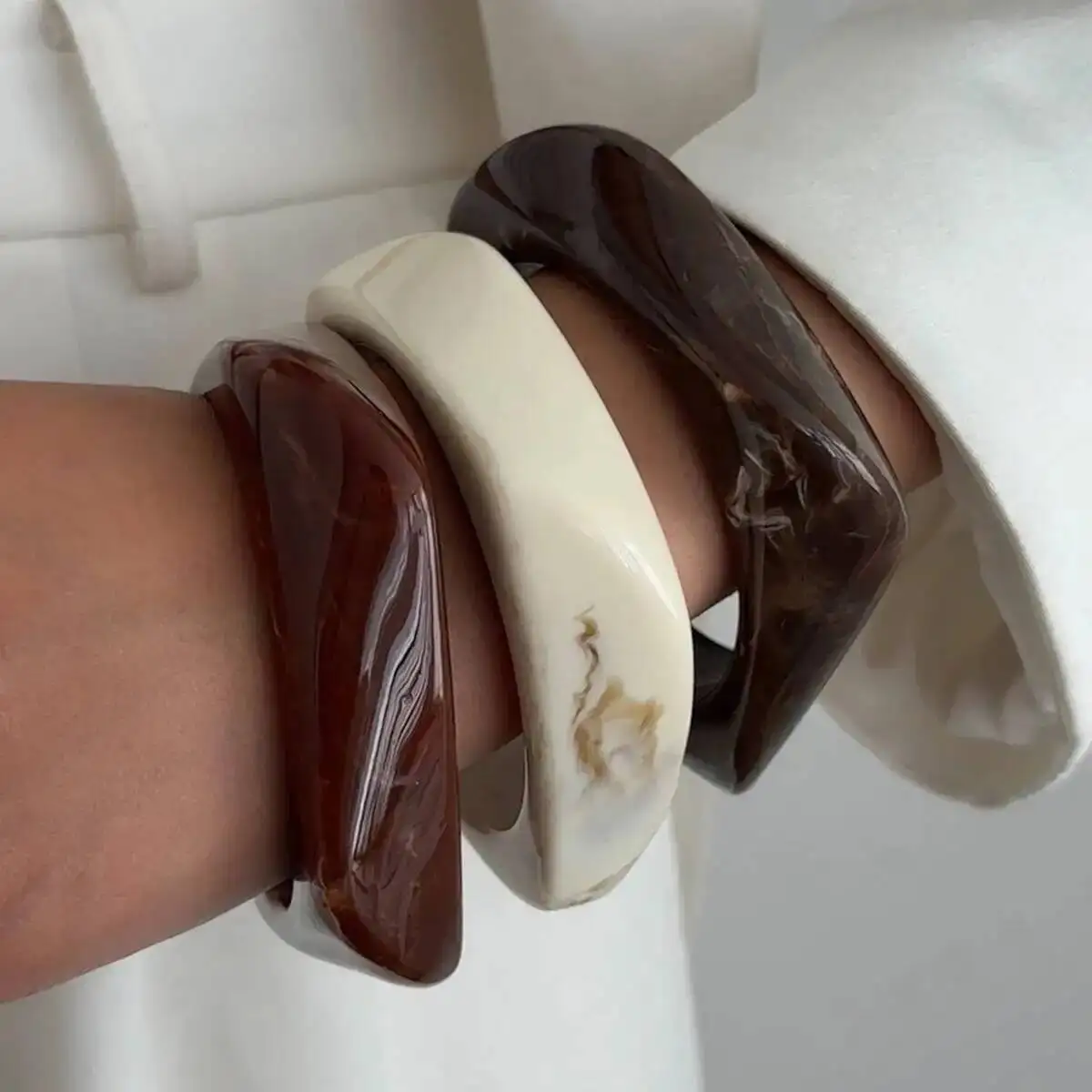 

SHIXIN 3 Color Boho Stackable Irregular Resin Bangle Bracelet for Women Retro Brown Wine Red Acrylic Wide Bracelet Jewelry Gift