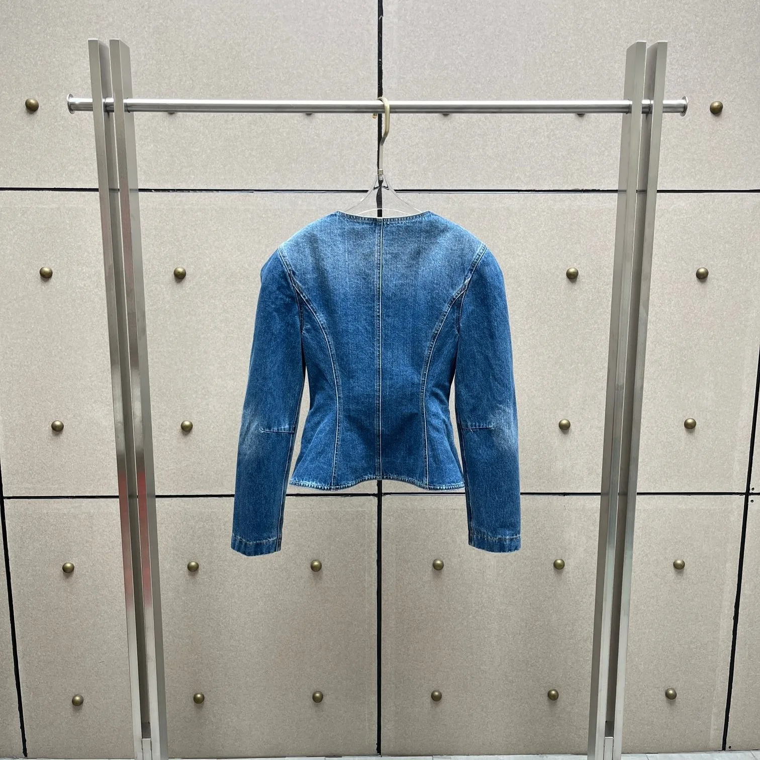 2026 Hourglass Denim Jacket – Tailored Short Blazer with Curved Waist & Classic Button Front