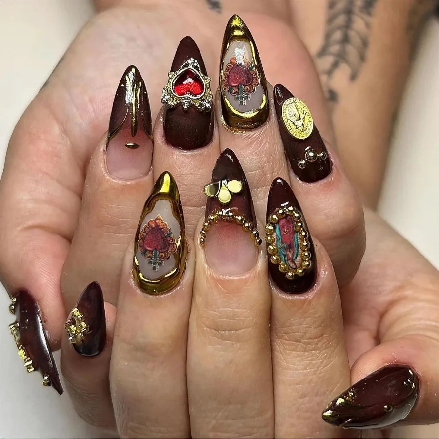 

Миндаль Pr on Nails Средние накладные ногти Коричневый осенний клей на золотом хроме Барокко Акриловые ногти 3d Сердце Шарм Металлический шар Де