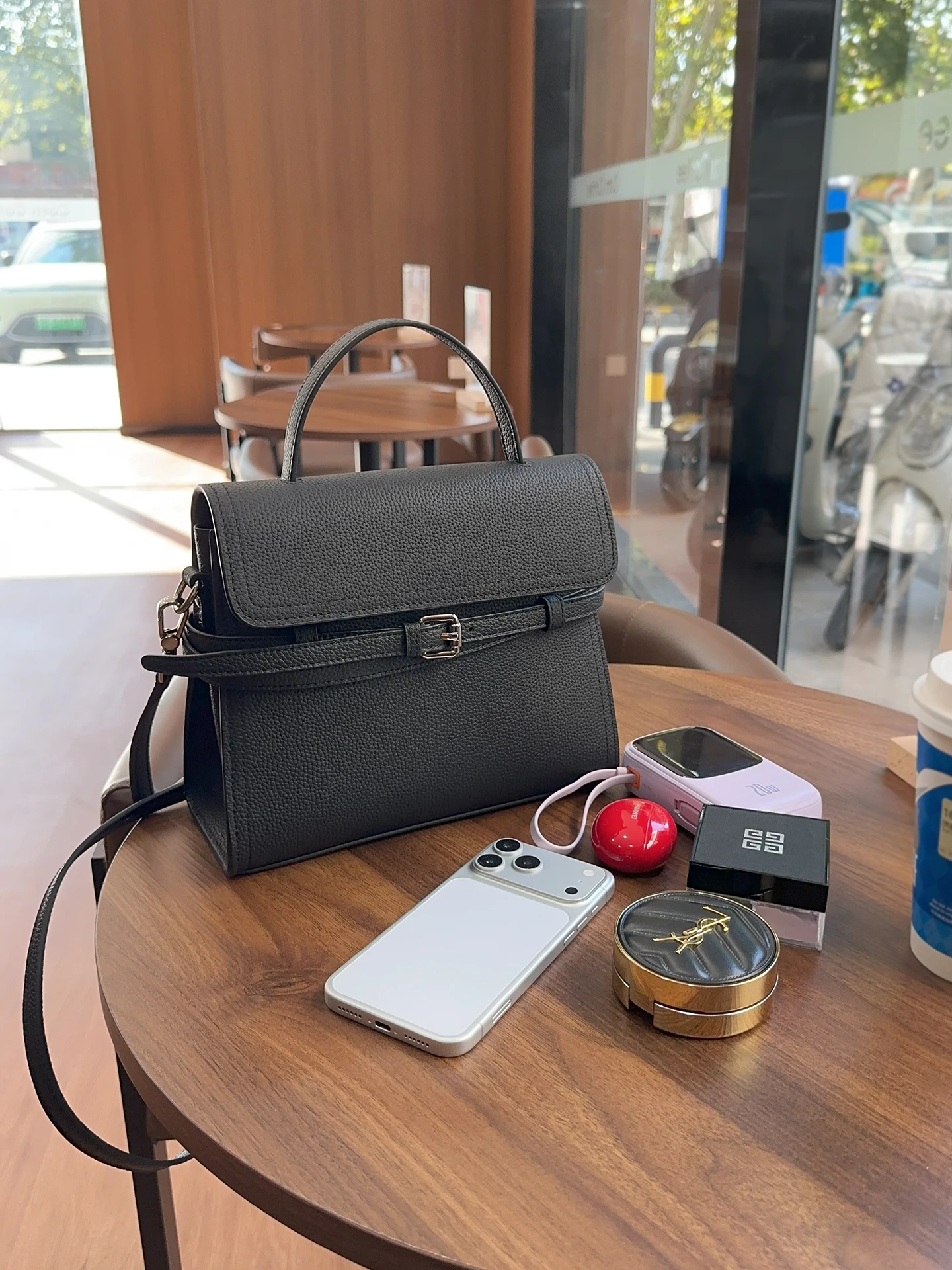 

2026 Новая многослойная маленькая дизайнерская сумка из воловьей кожи, женская роскошная сумка для поездок на работу, универсальная маленькая квадратная сумка через плечо