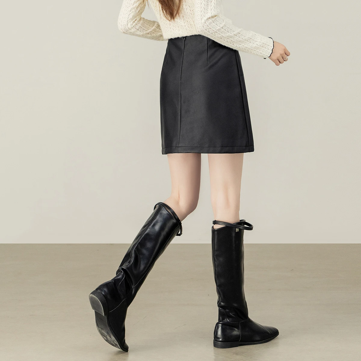 SENTUBILA Women's PU Leather Skirt Autumn 2025 New Mid Waist Office Commuter Chic Elegant Design Faux Leather Skirt 153QA3199