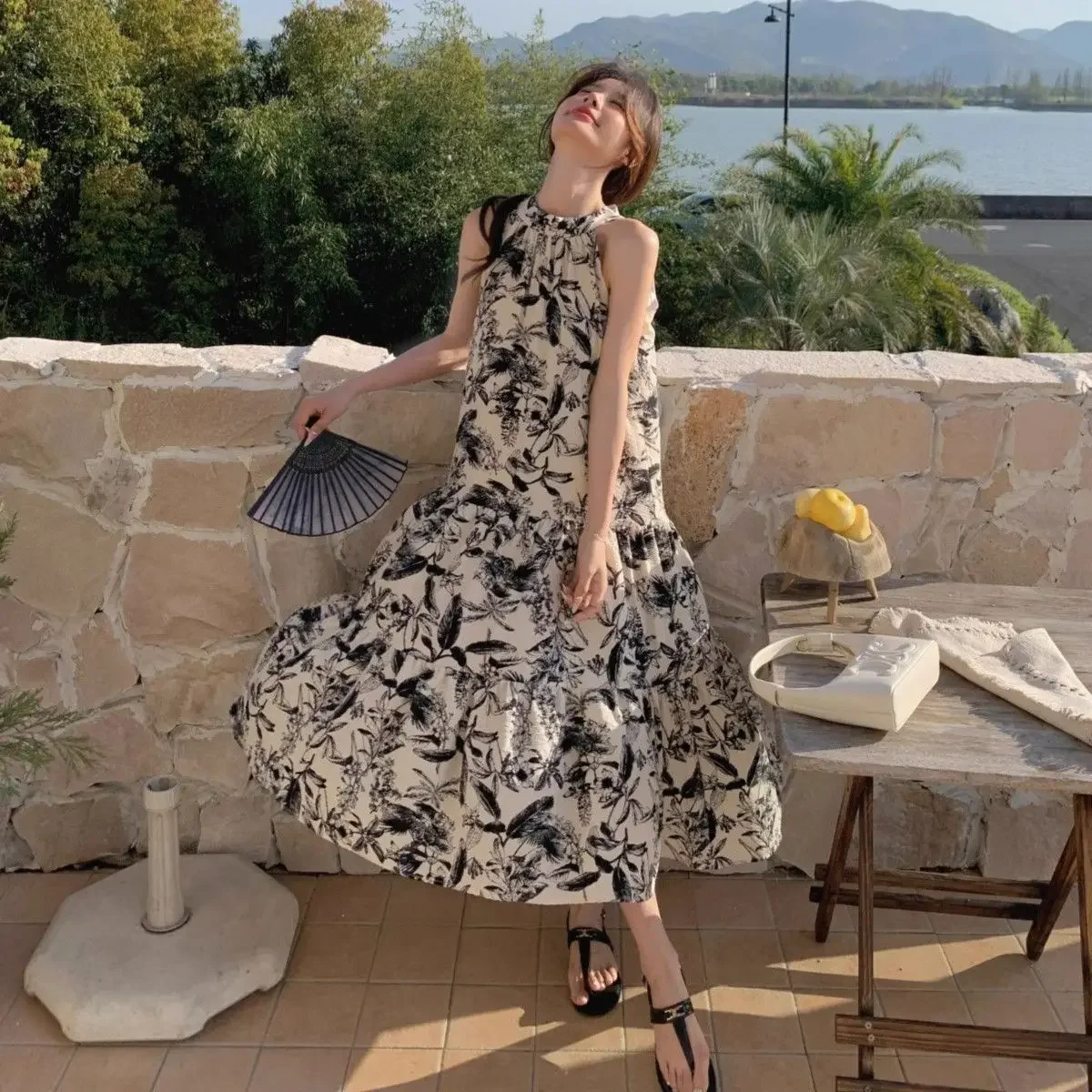 Sommer Kleid Französisch Stil Halfter Ärmellose Blumen Gedruckt Strand Kleider Frauen Casual Lose Taille Mode Vestidos