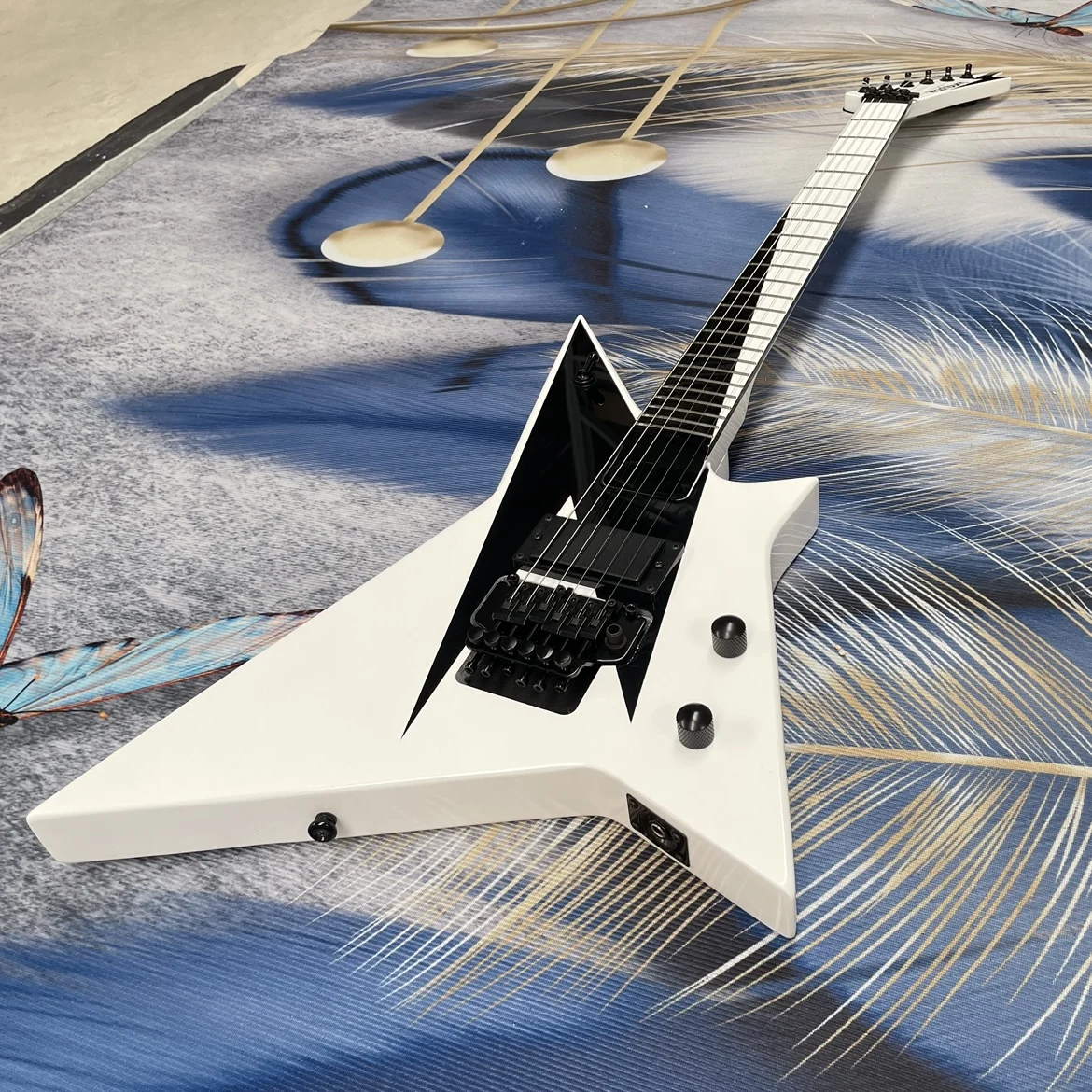 Chitarra elettrica bianca a 6  - Electric Guitar Beginner recensione e prezzo