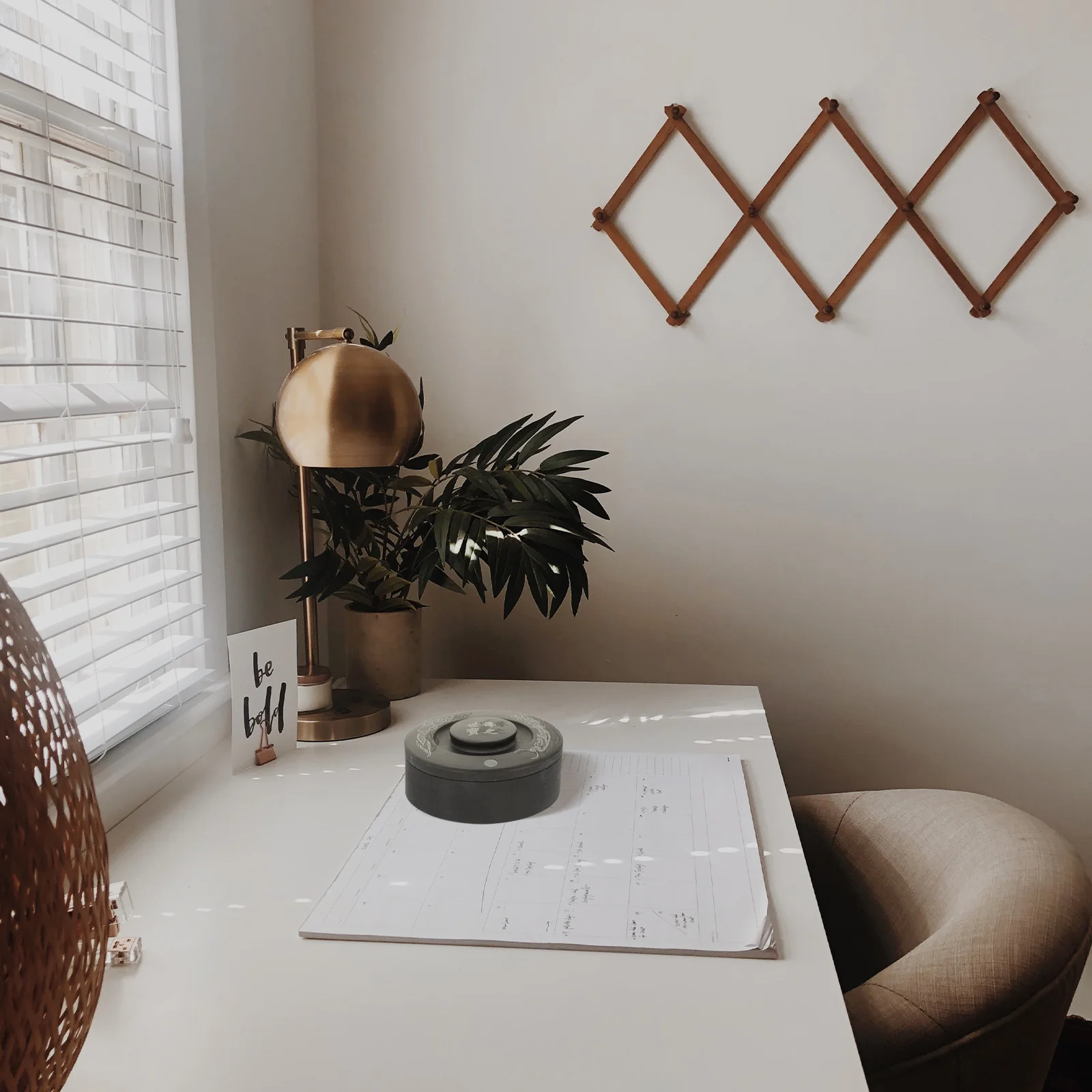 

Chinese Inkstone Preserve Covered Inkstone Retro Color Durable Ink Slab for Calligraphy Drawing Painting Inkwell