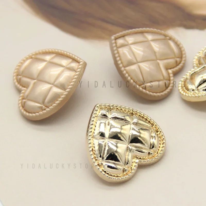 HENGC 10pcs 18/20/25mm Vintage Heart Gold Metal Buttons For Clothes Women Coat Blazer Suit Cute Decorations Sewing Accessories