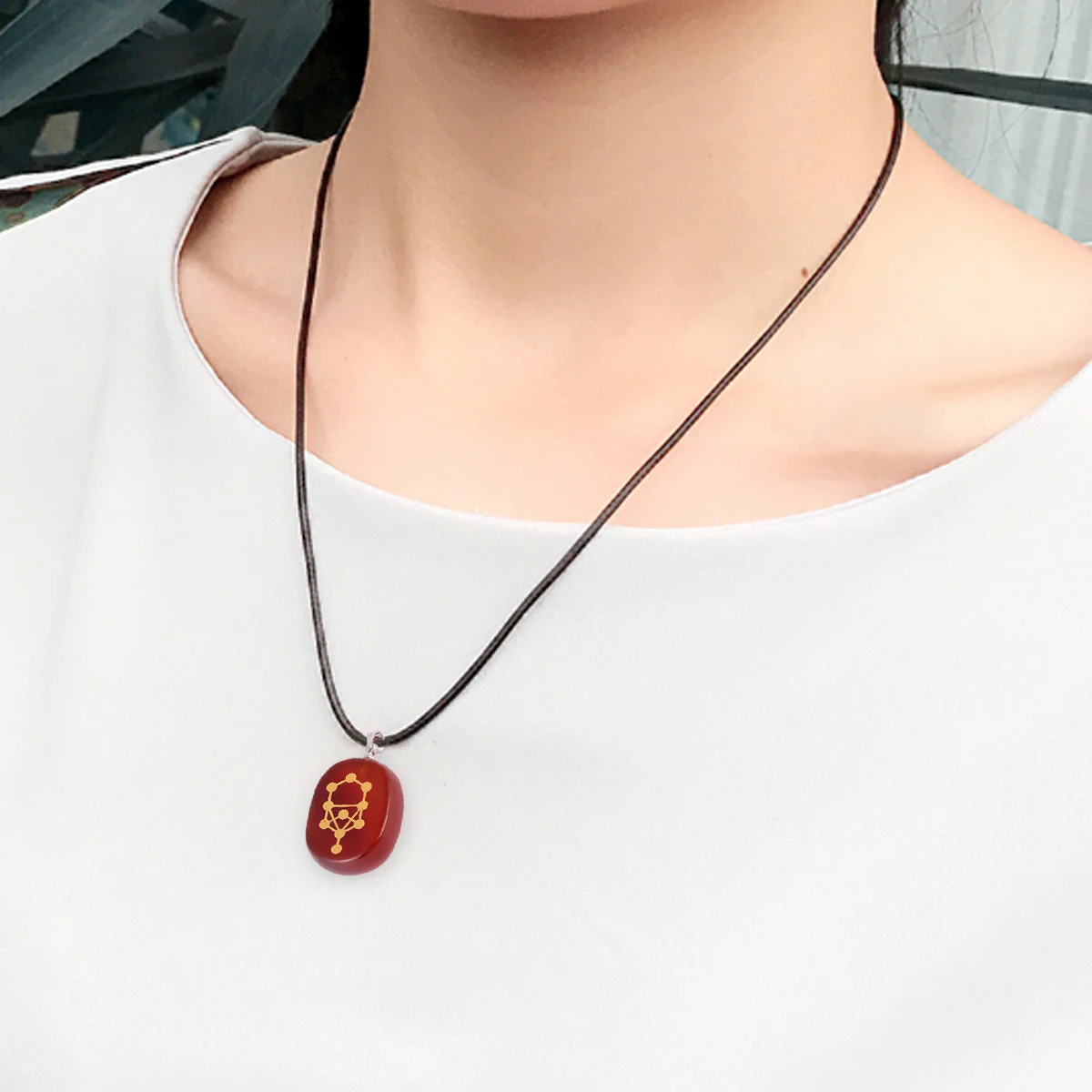 

Life Tree Pendant Crystal Necklace Red Agate Stylish Seven Chakra Symbols Accessory Durable Fine Workmanship Gift for Special