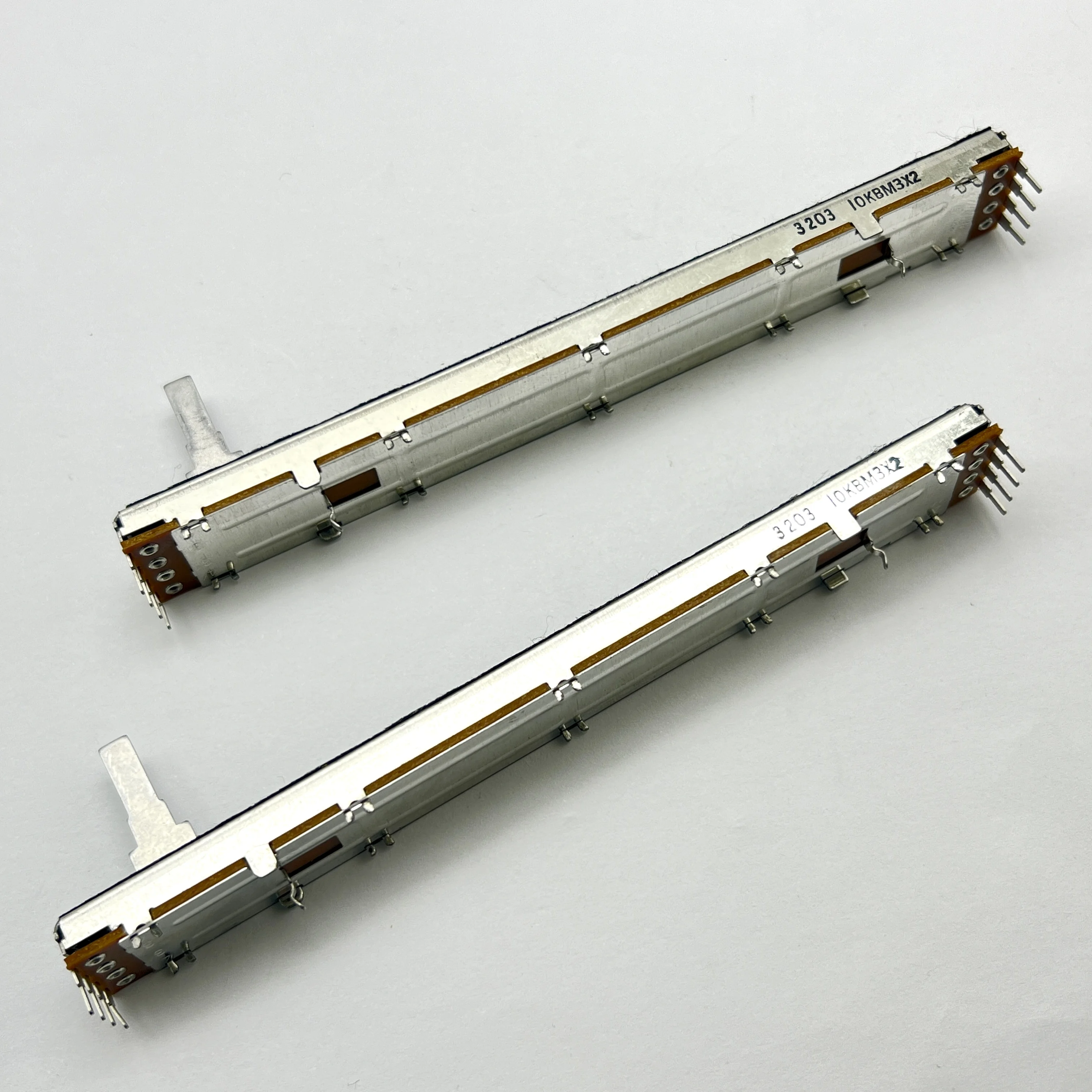 1 PCS Taiwan FD 128mm direct sliding potentiometer 8-pin 10KM3X2 with midpoint positioning shaft length 20mm