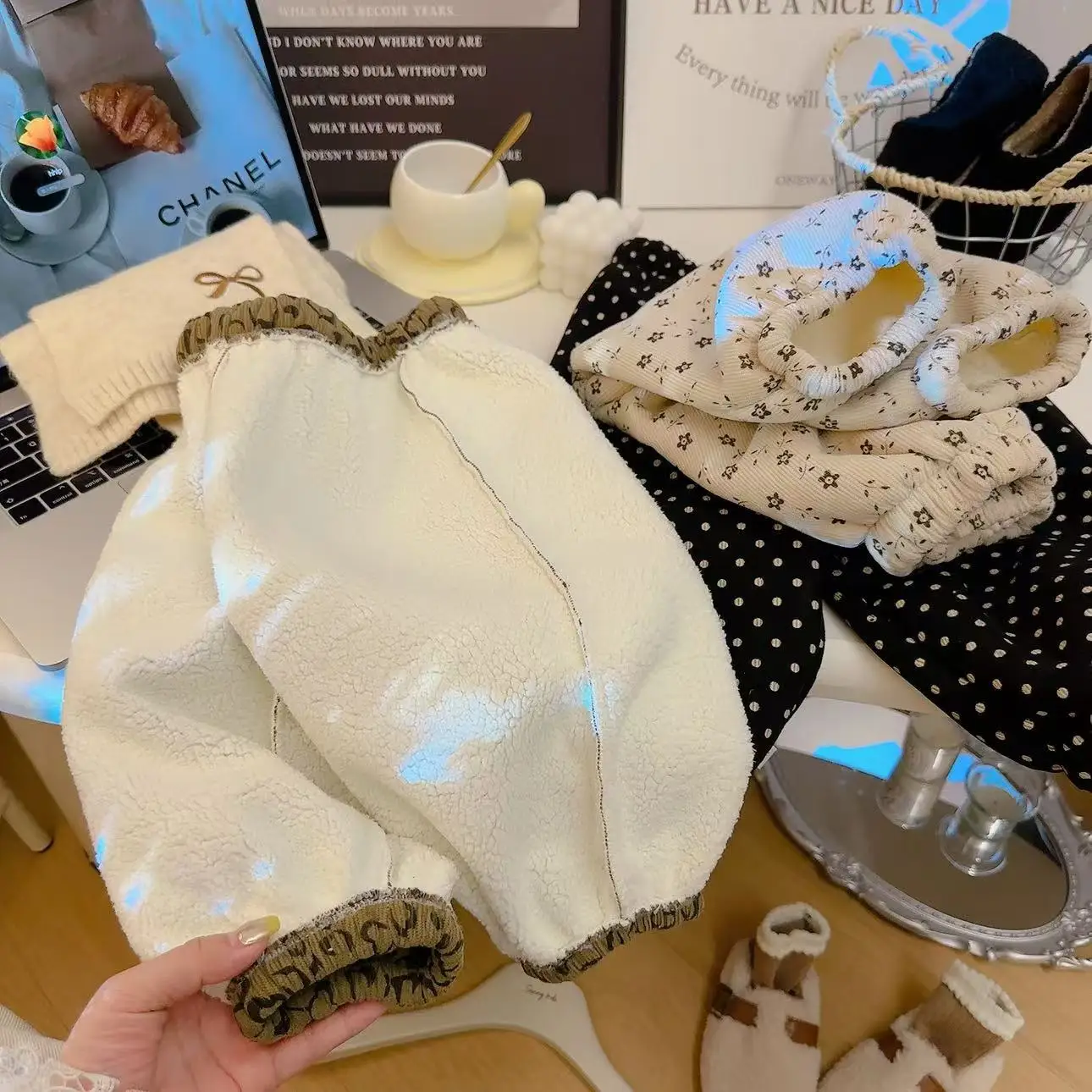 1-8 Jahre Winter Koreanische Kinder-Haremshosen mit Blumenmuster, Fleece-gefütterte Hosen für Jungen und Mädchen, Lose Kinder-Cordhosen – Detail 9
