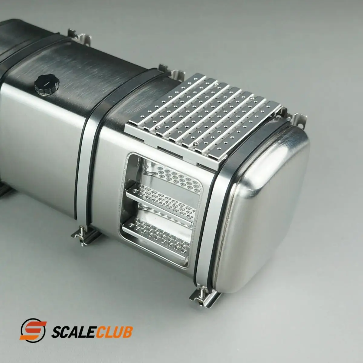 Scaleclub Tamiya 1:14 รถแทรกเตอร์โลหะเหยียบถังเชื้อเพลิงพร้อมถังยูเรียแบบบูรณาการ