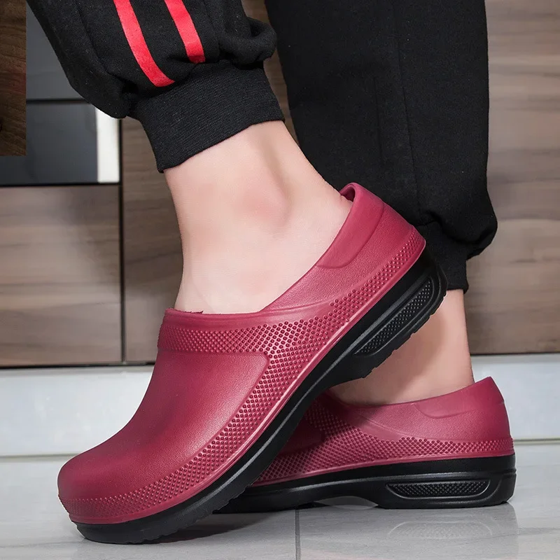 New Hotel Kitchen Clogs Non-slip Waterproof Oil-proof Work Shoes Breathable Resistant Kitchen Cook Chef Shoes Plus Size 2023