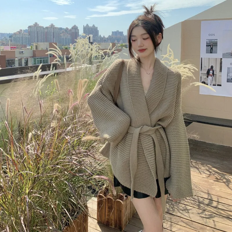 우아한 브이넥 오버사이즈 스웨터 코트 여성용 봄 가을 레이지 스타일 루즈 벨티드 웨이스트 슬리밍 니트 탑