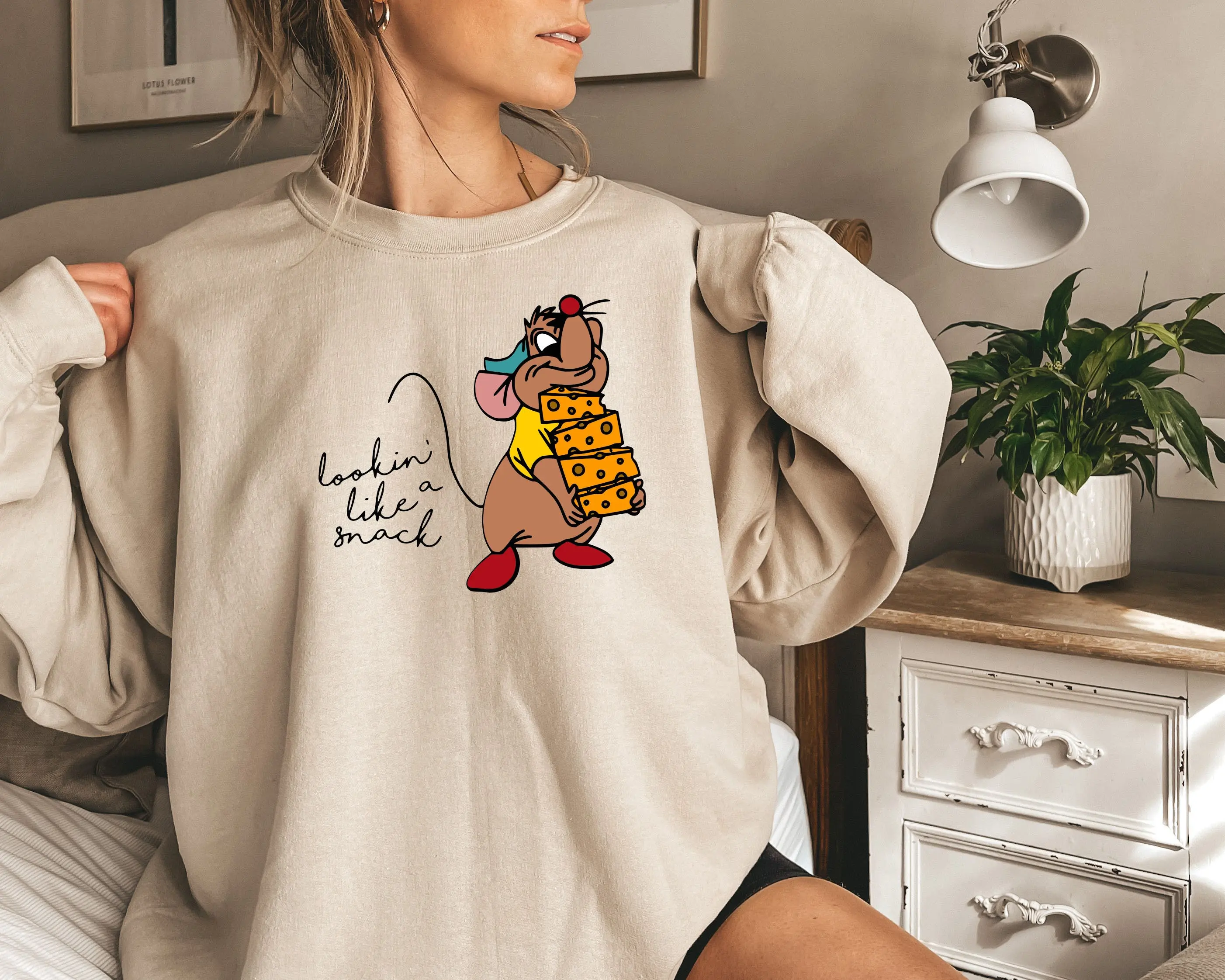 Sehen Sie sich wie ein Snack. Gus Gus Disney Cinderella Sweatshirt, ein Snack-Liebhaber-Maus-Sweatshirt. Neues Herbst-/Winter-Sweatshirt mit Rundhalsausschnitt