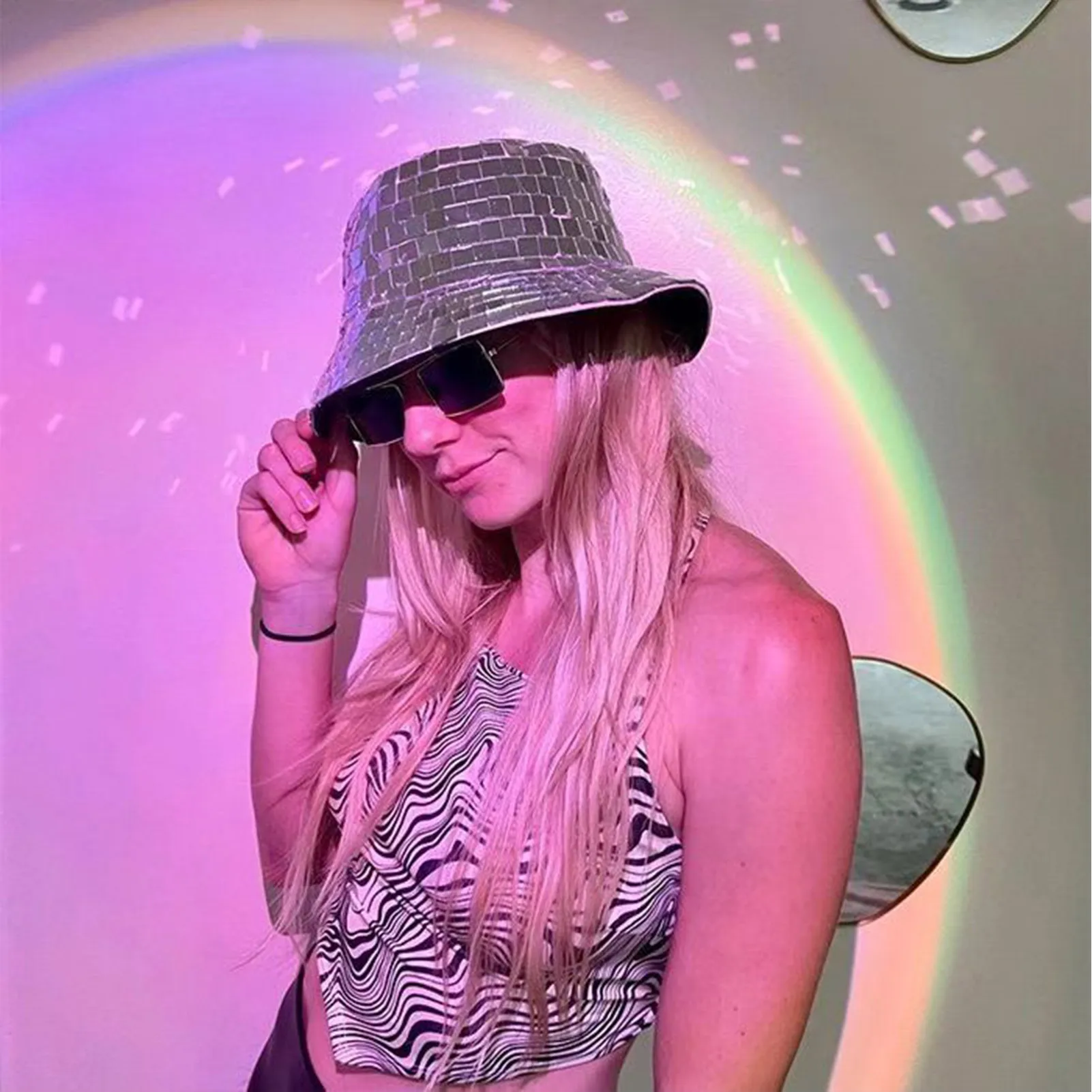 Stunning Disco Ball Hats Glitter Mirror Disco Bucket Hat for DJ Glitter Sequins Bucket Hat Cap for Club Stage Bar Party Dance