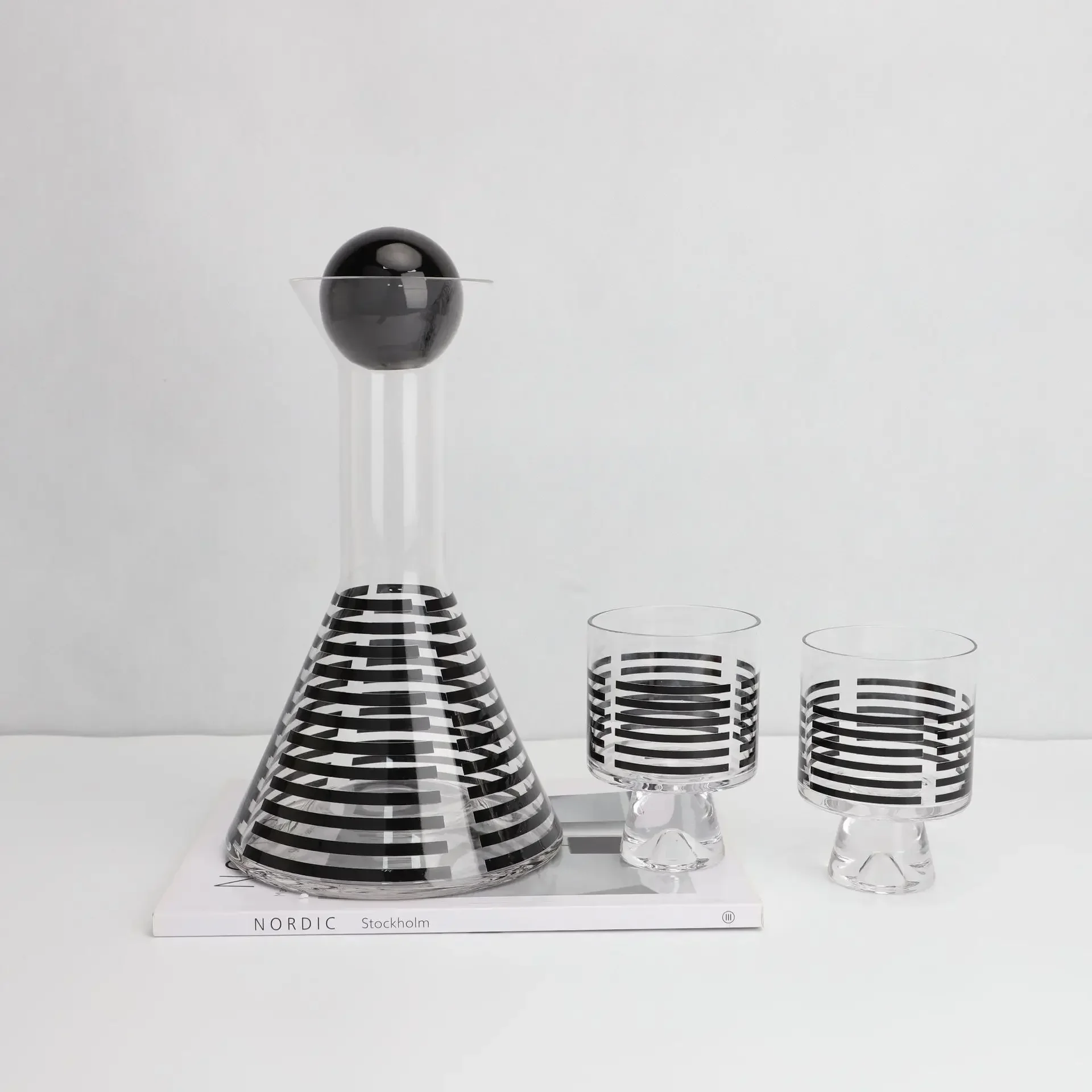 

Modern simple striped wine jug wine glass decanter wine set ornament living room cabinet dining room home decoration