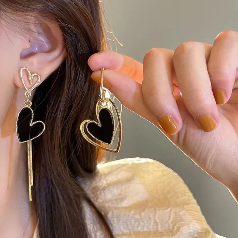 

Black Heart Earrings for Women Gold-color Long Tassel Metal Asymmetric Earrings Exaggerated Drop Earrings Party Wedding Jewelry