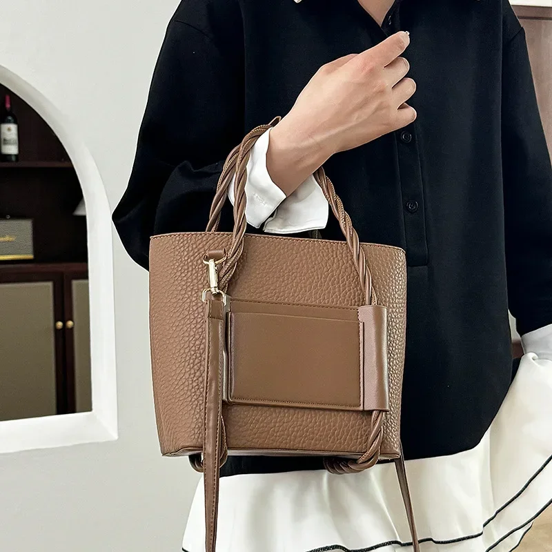 

Women's 2025 Trendy Sling Bag, Stylish Textured Leather, Vintage Twist Handle Shoulder Bag, Compact Wallet for Daily Commute