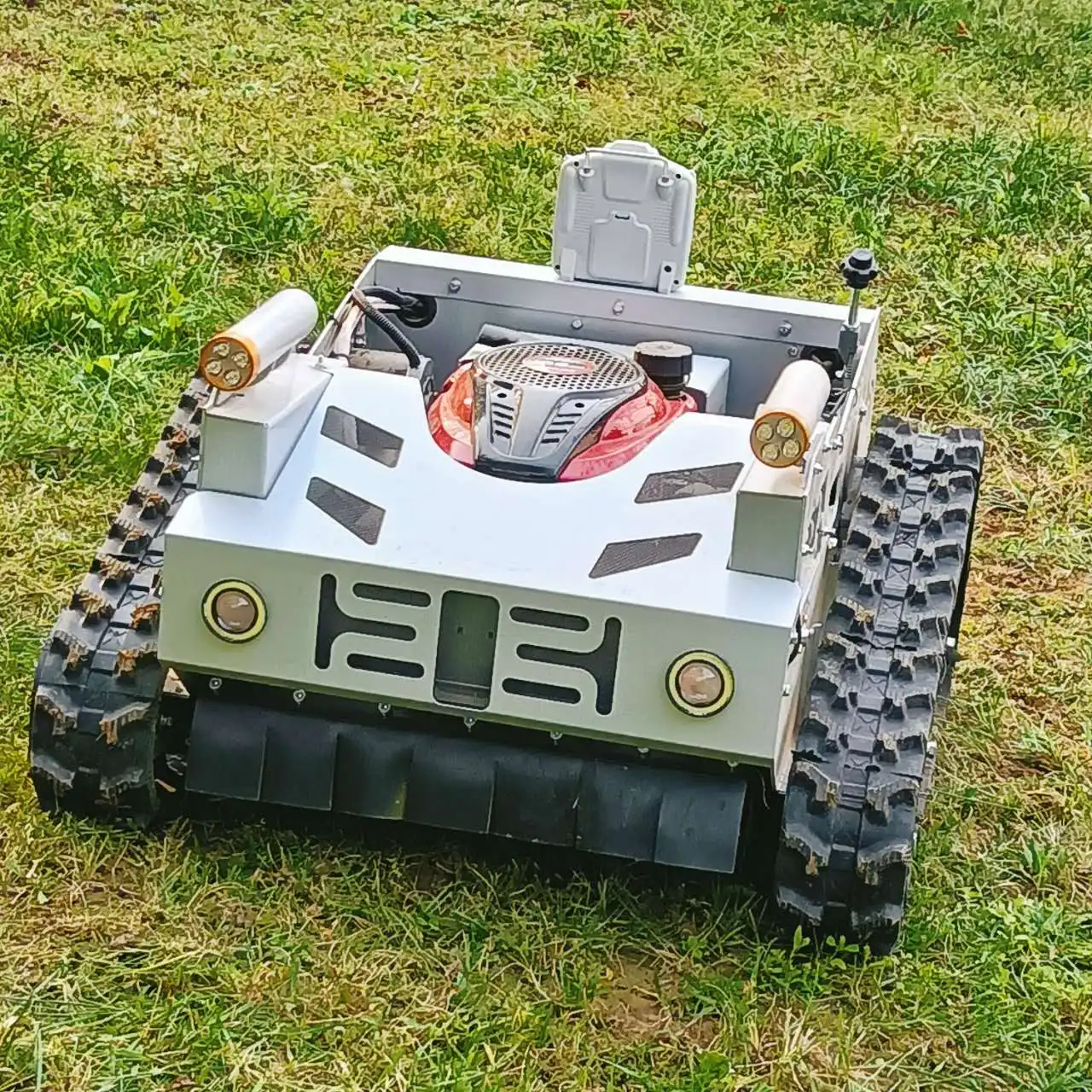 

550mm Crawler Remote Control Lawn Mower With Snow Shovel Multifunctional Mini Grass Blade Robot Mower Grass Cutting Machine