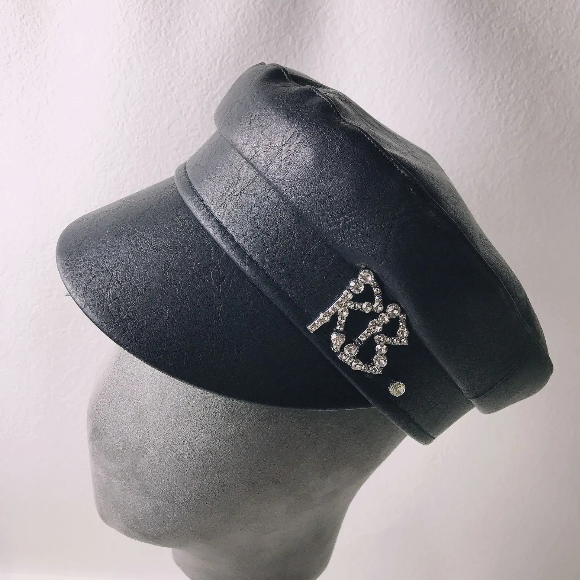 

Designer RB letter pig navy hat Korean version autumn and winter leather hat female 2022 flat top cap fashion octagonal hat tide