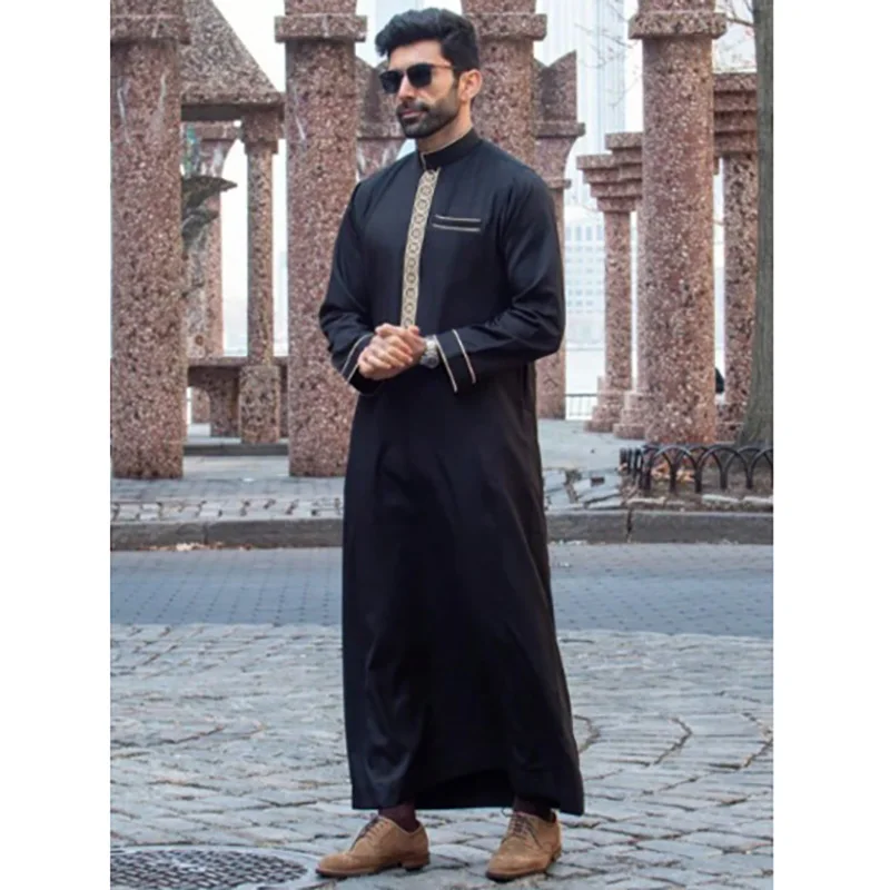 ชุดคลุมปักลายคุณภาพสูงสำหรับผู้ชายมุสลิมแบบดั้งเดิม ด้วยด้ายสีทอง เหมาะสำหรับโอกาสที่มีความสง่างามและยิ่งใหญ่