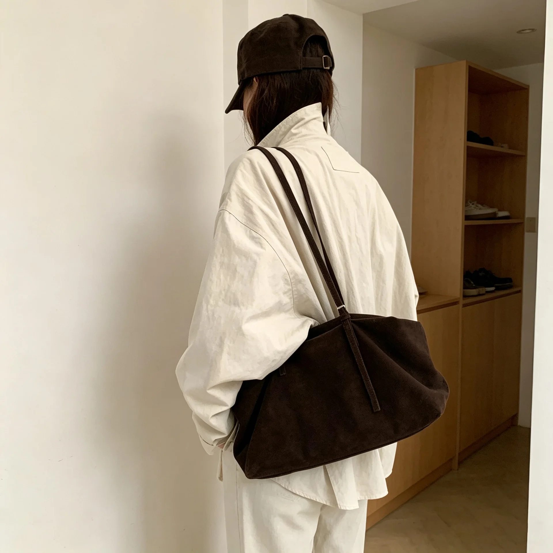 2026 – Neuerscheinung – Große Pendler-Umhängetasche – Minimalistische Mode – Kissen-Stil Damenhandtasche – Leichtgewicht-Nylon – Detail 12