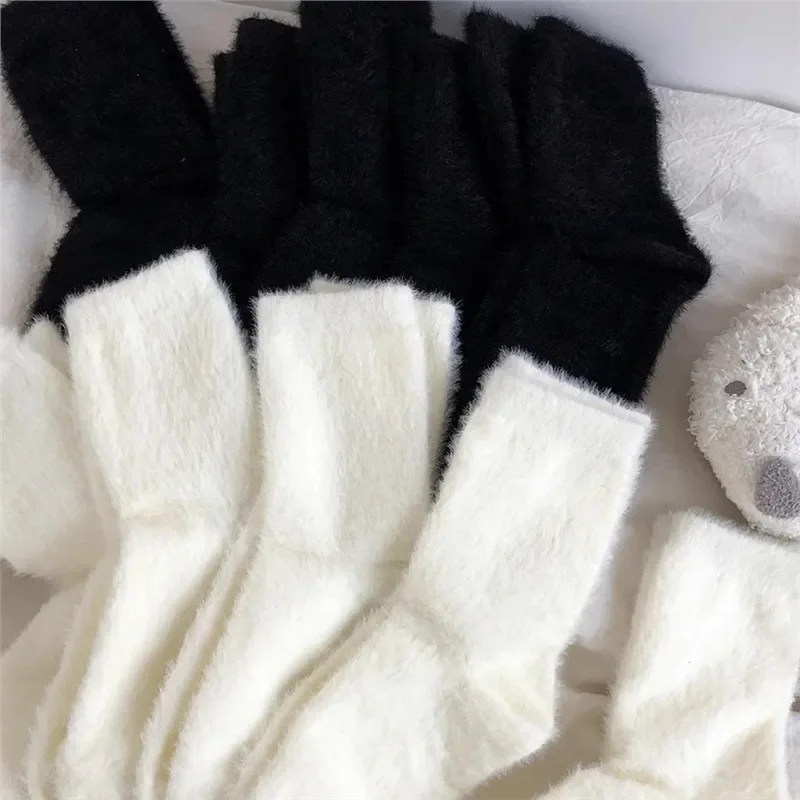 

2Pairs Cute White Socks Autumn and Winter Mink Fleece Socks Mid Tube Warm Coral Fleece Home Sleep Socks Thickened Plush Socks