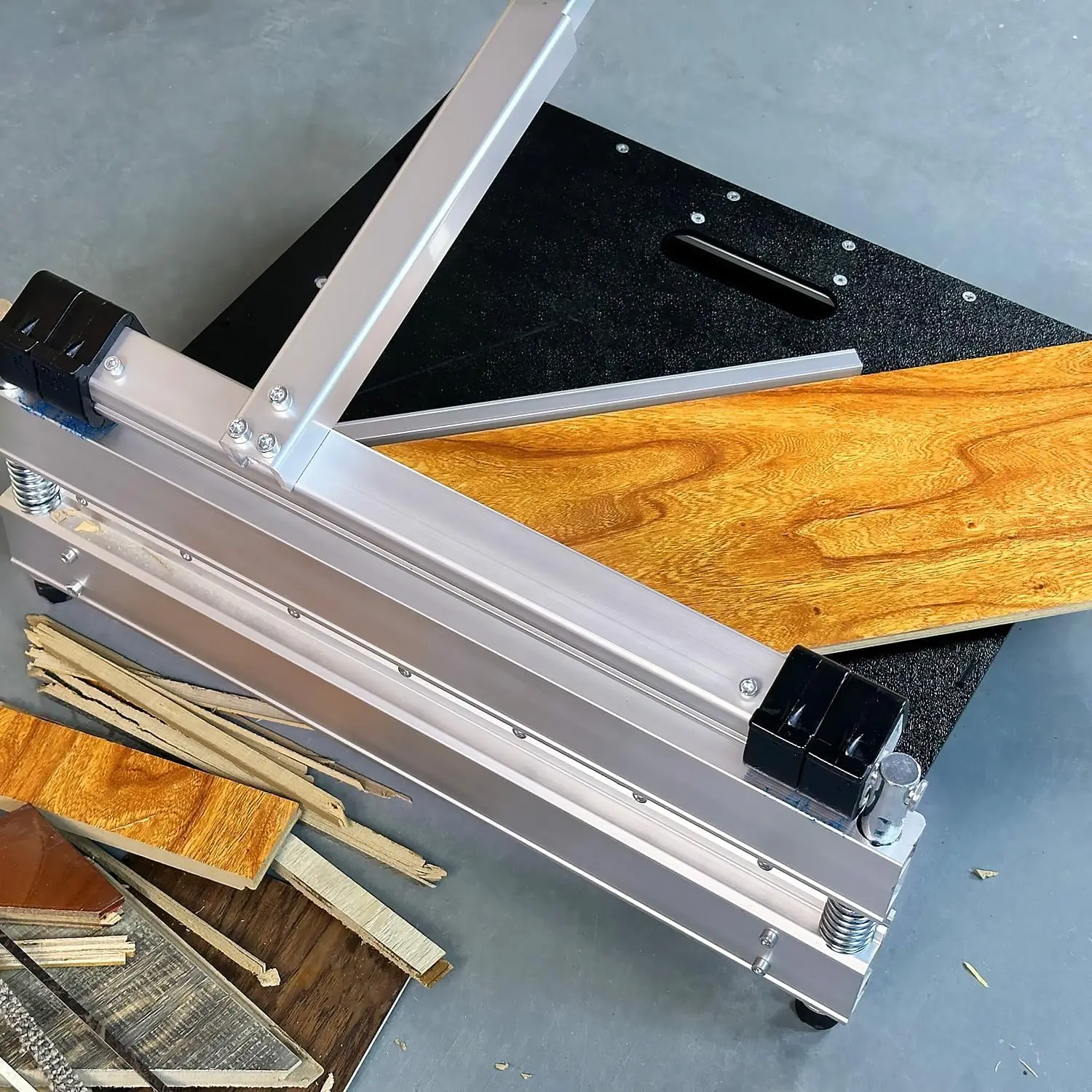 مصفح 20 بوصة وقاطع أرضية من الفينيل ذو النواة الصلبة، يقطع ما يصل إلى عرض 20 بوصة وسميكة 11/16 بوصة (17 مم؛ كيف حول العرض التجريبي · شعبية جديدة #4