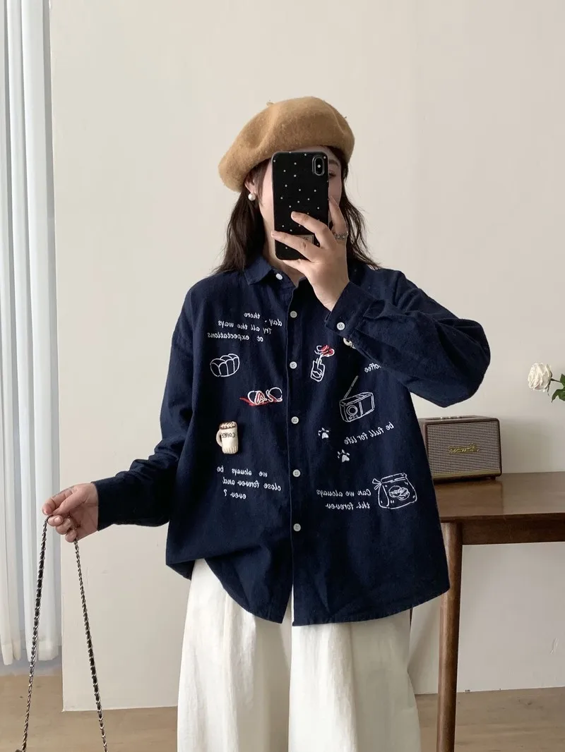 [Klaar voorraad] Hoge kwaliteit dames 100% katoenen garen blouse shirt herfst borduurwerk camera losse geschuurde shirts met lange mouwen