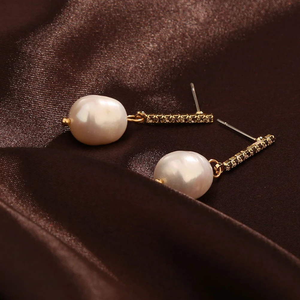 

1Pair Distinctive Pearl Ear Drop Earrings Contemporary Finish for Outfits Jeans T-Shirt Dress Up Gift Ear Drop