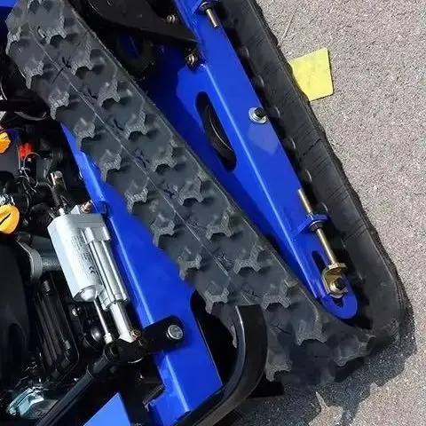 

Customized intelligent self-propelled lawn mower robot, capable of stable operation over all terrains without turning.