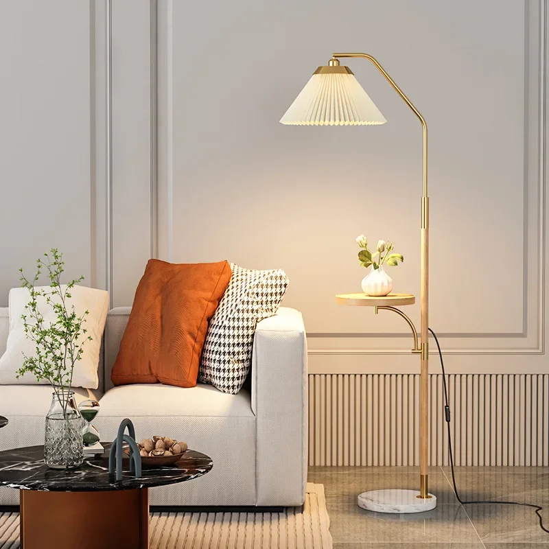 American Floor Lamps with Pleated Lampshade Nordic Living Room Sofasides Vertical Lamp Bedroom Bedside Study LED Standing Lights