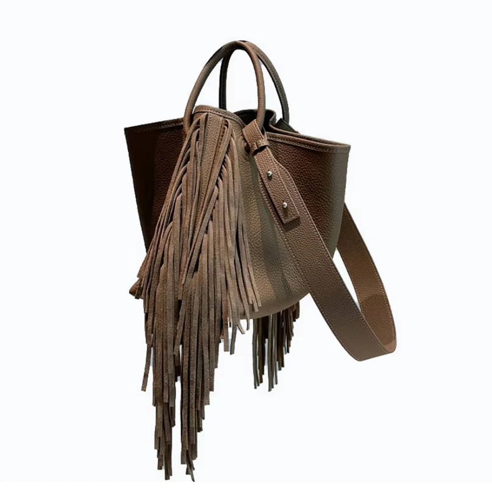 

Annmouler large capacity commuter one-shoulder crossbody bag Vintage cowhide tassel bucket bag new niche design women's handbag