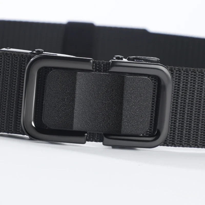 Czarny pasek damski, nowy trend mody 2024, do noszenia z jeansami, ozdobny, uniwersalny, casualowy pasek do talii, wyrafinowany wygląd.