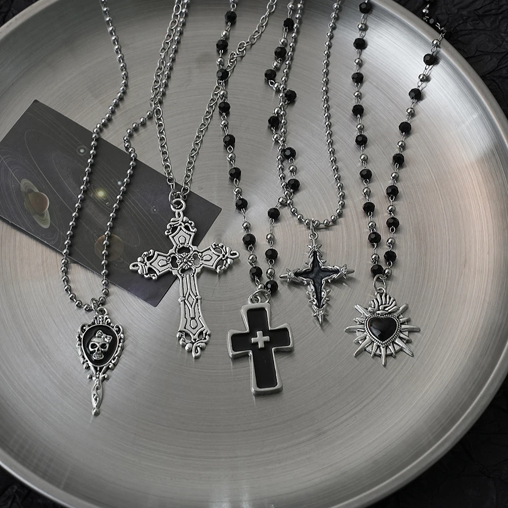 Gothic Dark Style Metal Cross Love Skull Pendant Necklace Set, Y2K Personalized Love Thorn Cross Cut Black Bead Necklace, Suitab