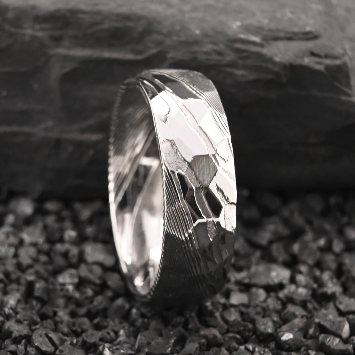 8mm hammered curved silvery Damascus steel ring, men's wedding ring, fashion accessories, jewelry gift