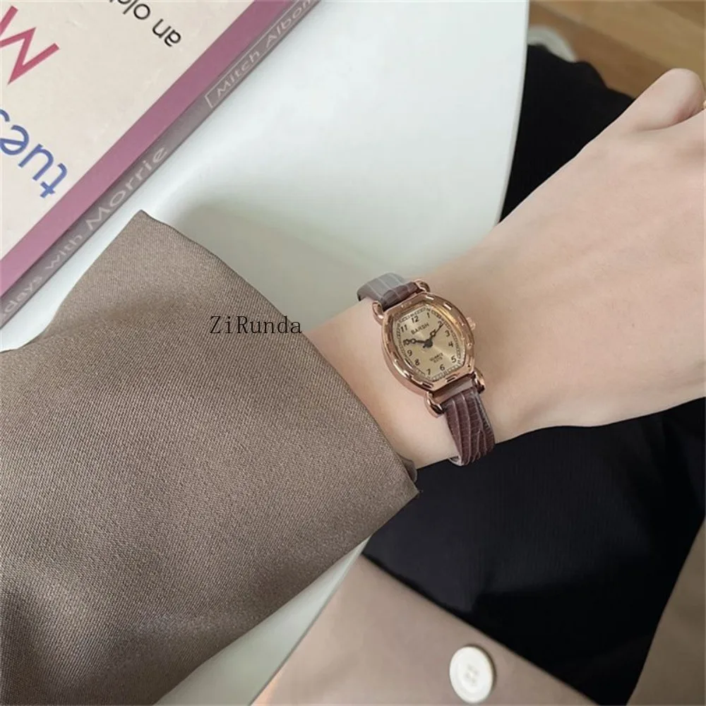Bekijk een high-end retro-trendhorloge voor dames