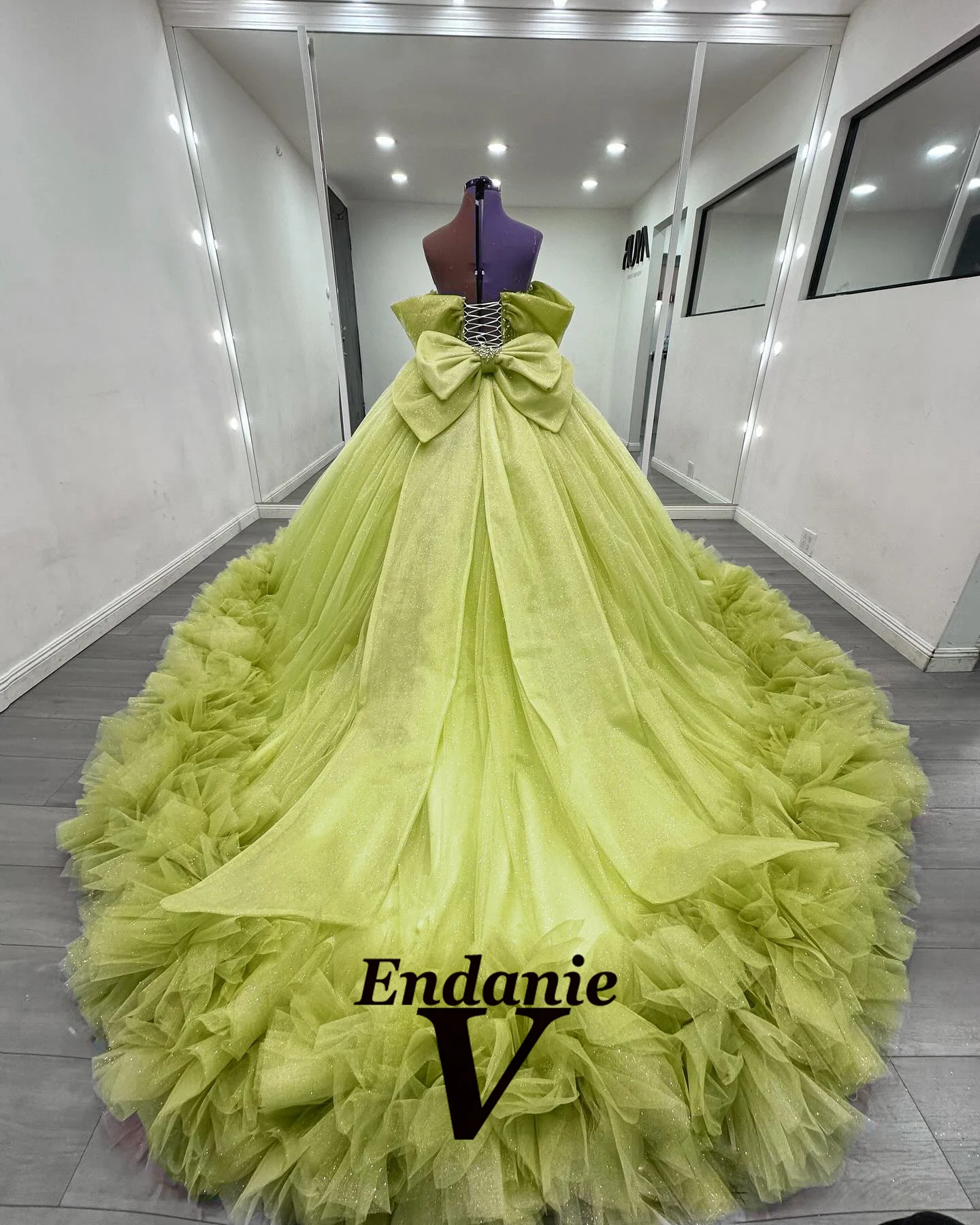 Vendanie conto de fadas bowknot vestidos de baile quinceanera vestidos para meninas tribunal trem apliques vestidos de quinceanera personalizado