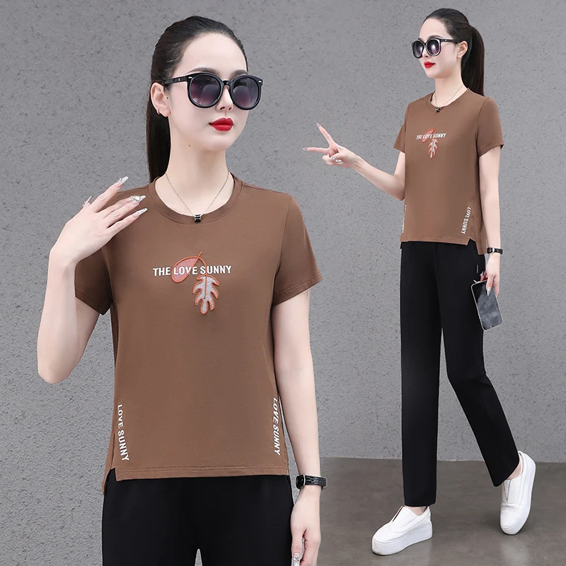 

Модная женская футболка с круглым вырезом и коротким рукавом, летняя коллекция 2025 года, новая универсальная повседневная модель, омолаживающий топ для женщин среднего возраста